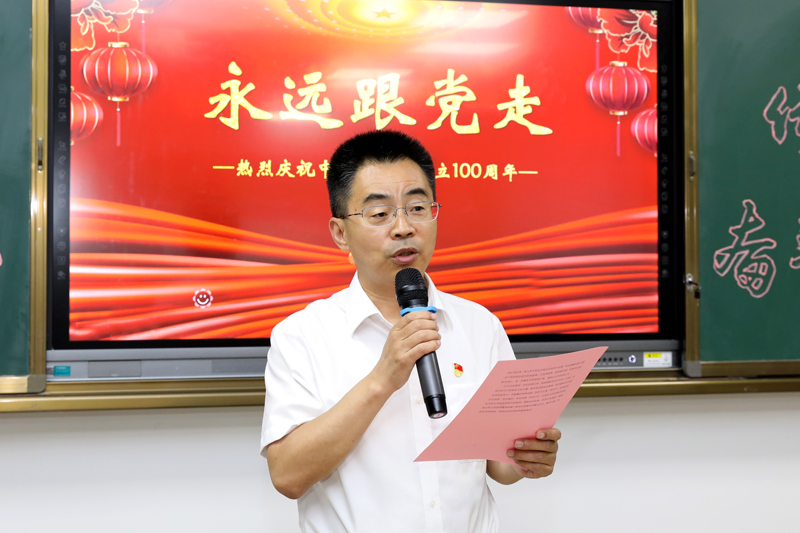 2、党委副书记、院长张君升为致开幕词.JPG